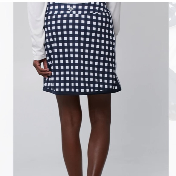 Navy Trellis 16 Inch Piped Golf Skirt
TNUCK SPORT - Picture 4 of 9